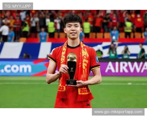 王钰栋无进球也称核武，国足战术体系下的关键角色，王钰博足球